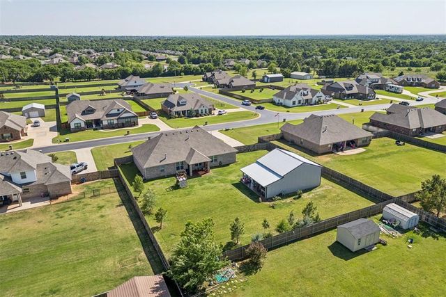 6140 Amberly Drive, Edmond, OK 73025