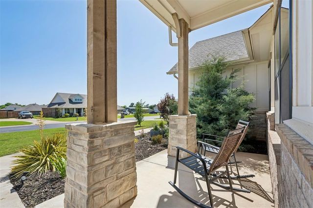 6140 Amberly Drive, Edmond, OK 73025