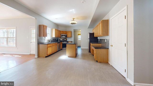 4 RAINBOW DR, Mays Landing, NJ 08330