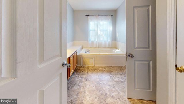 4 RAINBOW DR, Mays Landing, NJ 08330