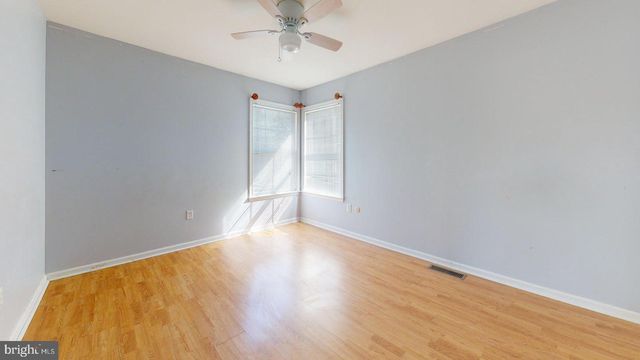 4 RAINBOW DR, Mays Landing, NJ 08330