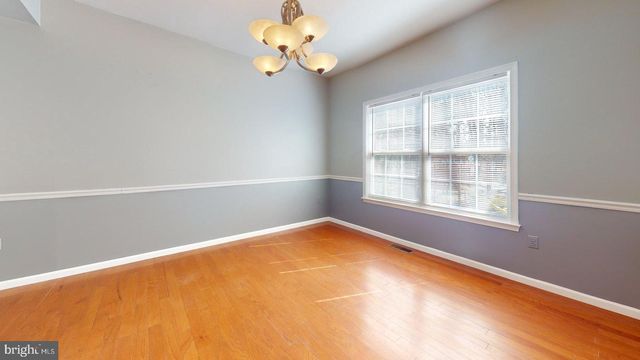 4 RAINBOW DR, Mays Landing, NJ 08330