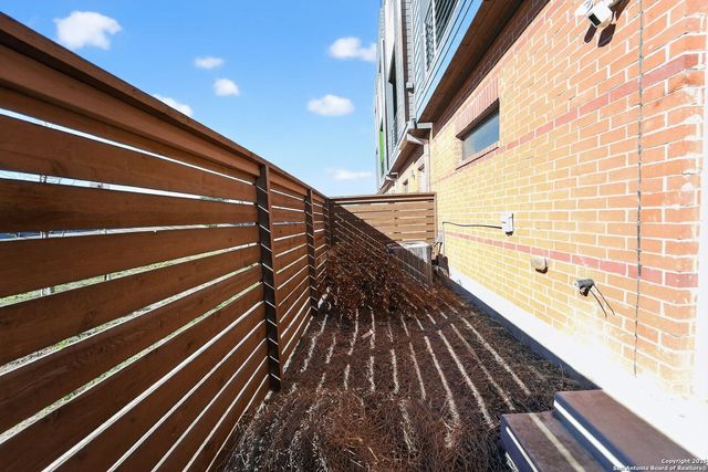 1606 N Hackberry St Unit 204, San Antonio, TX 78208