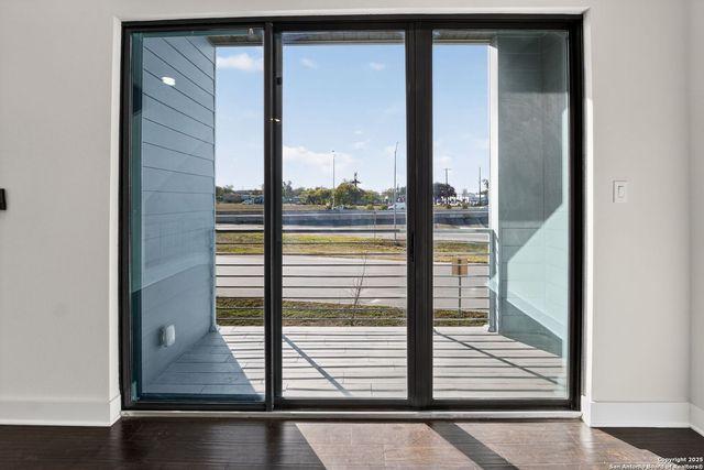 1606 N Hackberry St Unit 204, San Antonio, TX 78208