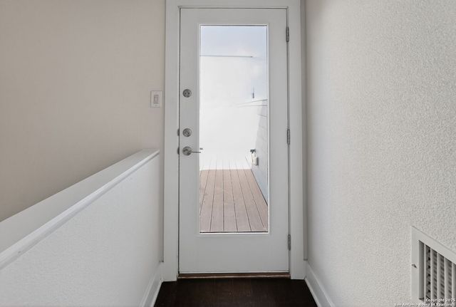 1606 N Hackberry St Unit 204, San Antonio, TX 78208