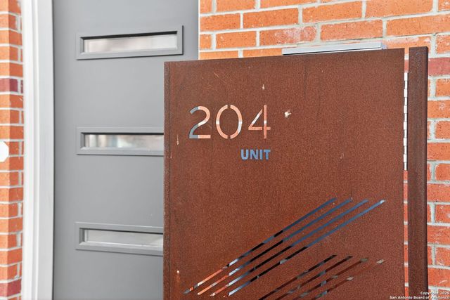 1606 N Hackberry St Unit 204, San Antonio, TX 78208