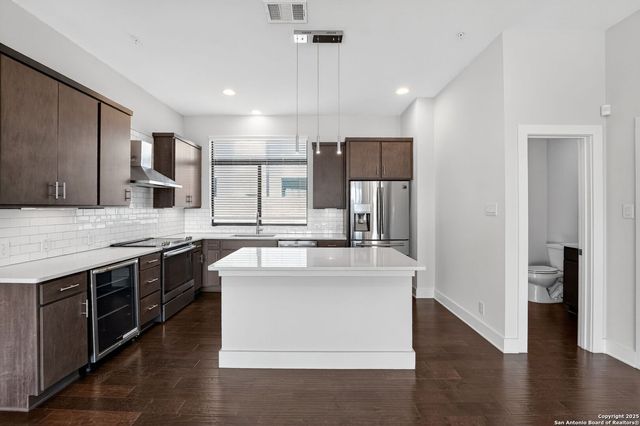 1606 N Hackberry St Unit 204, San Antonio, TX 78208