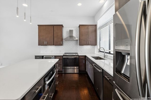 1606 N Hackberry St Unit 204, San Antonio, TX 78208