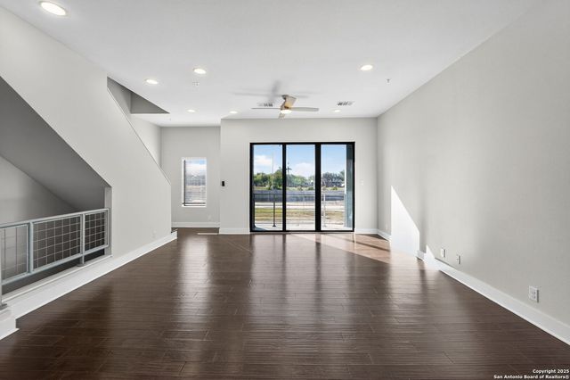 1606 N Hackberry St Unit 204, San Antonio, TX 78208