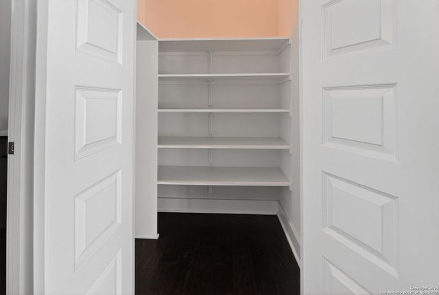 1606 N Hackberry St Unit 204, San Antonio, TX 78208