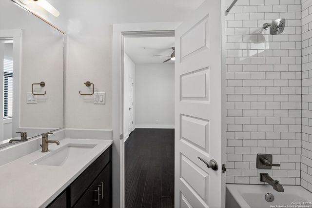 1606 N Hackberry St Unit 204, San Antonio, TX 78208