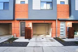 1606 N Hackberry St Unit 204, San Antonio, TX 78208