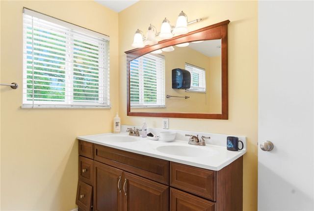 10 Fairway Drive, Springboro, OH 45066