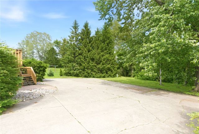 10 Fairway Drive, Springboro, OH 45066