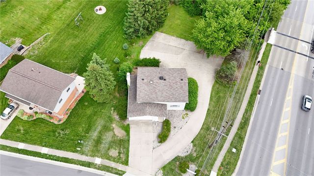 10 Fairway Drive, Springboro, OH 45066