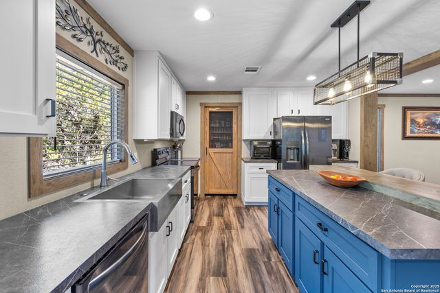 798 legion, Lakehills, TX 78063