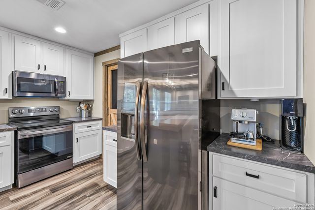 798 legion, Lakehills, TX 78063