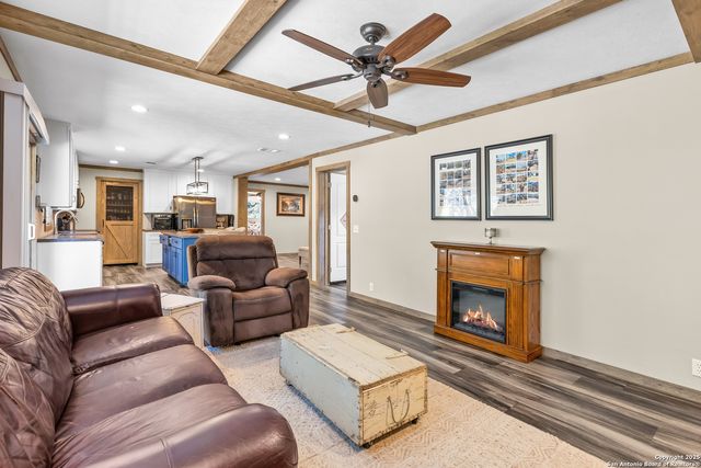 798 legion, Lakehills, TX 78063