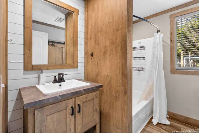 798 legion, Lakehills, TX 78063