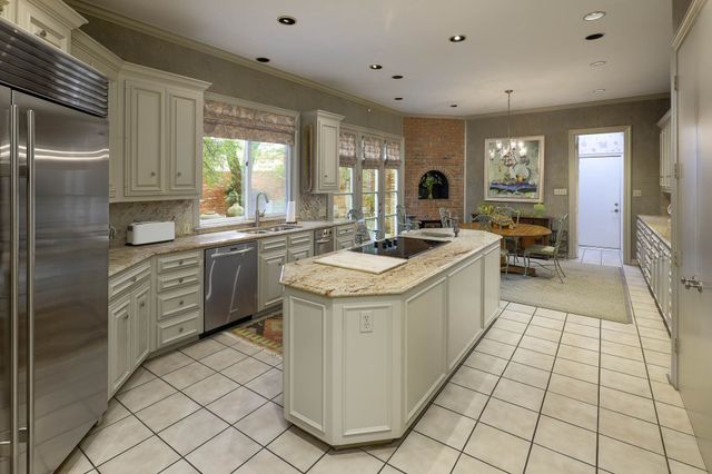 7724 Glen Albens Circle, Dallas, TX 75225