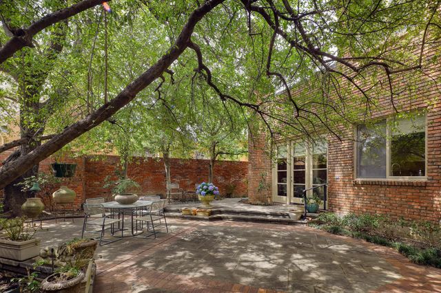 7724 Glen Albens Circle, Dallas, TX 75225