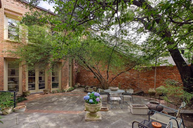 7724 Glen Albens Circle, Dallas, TX 75225