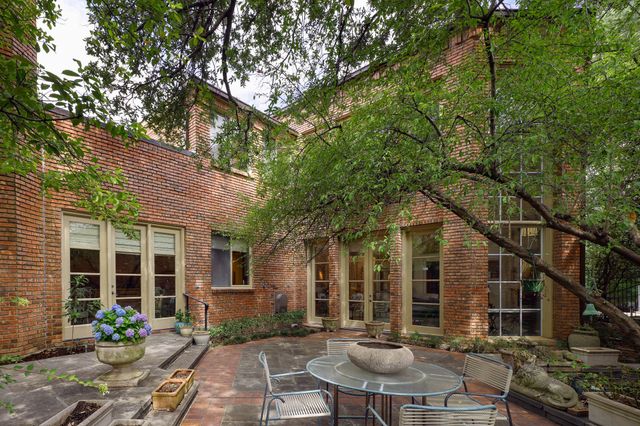 7724 Glen Albens Circle, Dallas, TX 75225