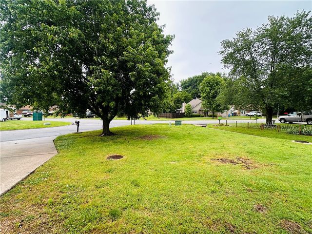 219 Winesap Lane, Bentonville, AR 72712