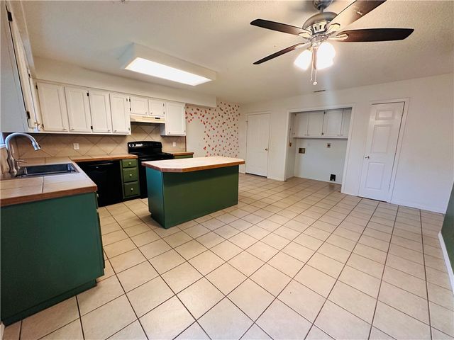 219 Winesap Lane, Bentonville, AR 72712