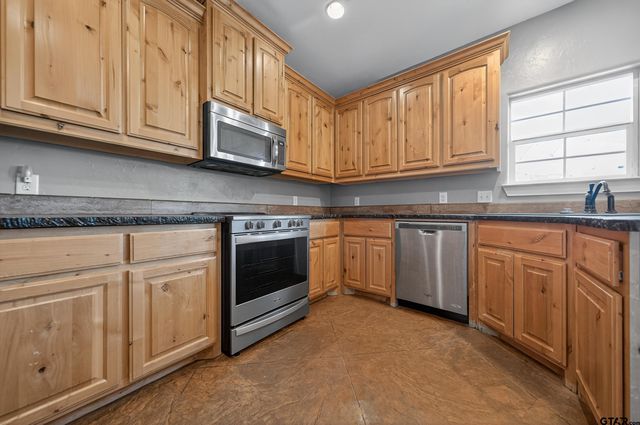 709 Linus Lane, Lindale, TX 75771