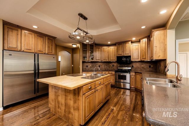 963 E Kingsford Dr, Meridian, ID 83642