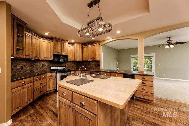 963 E Kingsford Dr, Meridian, ID 83642