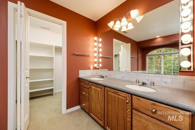 963 E Kingsford Dr, Meridian, ID 83642