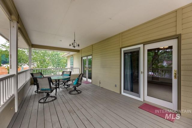 963 E Kingsford Dr, Meridian, ID 83642