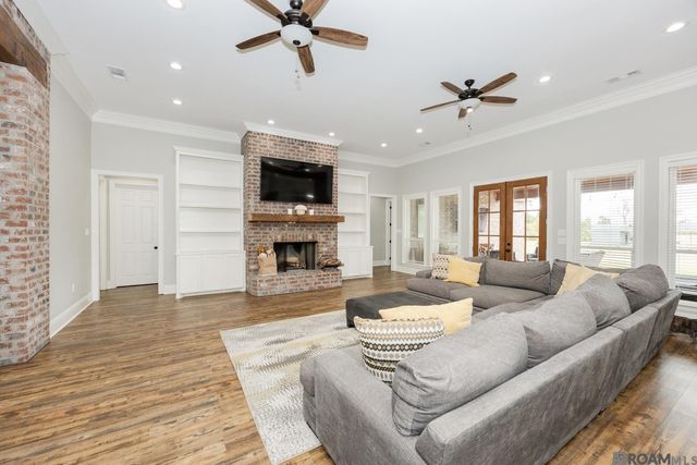 9527 Burnside Rd, Bueche, LA 70729