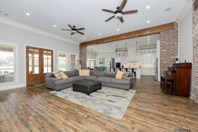 9527 Burnside Rd, Bueche, LA 70729