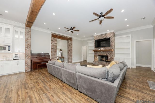 9527 Burnside Rd, Bueche, LA 70729