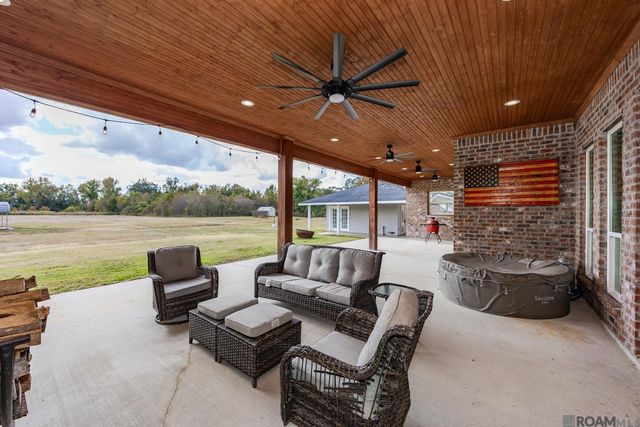 9527 Burnside Rd, Bueche, LA 70729