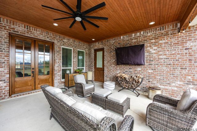 9527 Burnside Rd, Bueche, LA 70729