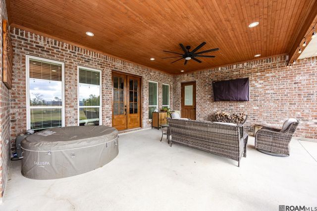 9527 Burnside Rd, Bueche, LA 70729