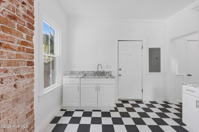 612 W Main Street, Elizabeth City, NC 27909