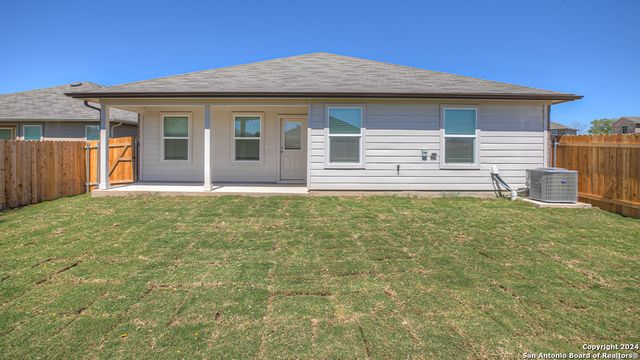 912 Cinnamon Teal, Seguin, TX 78155