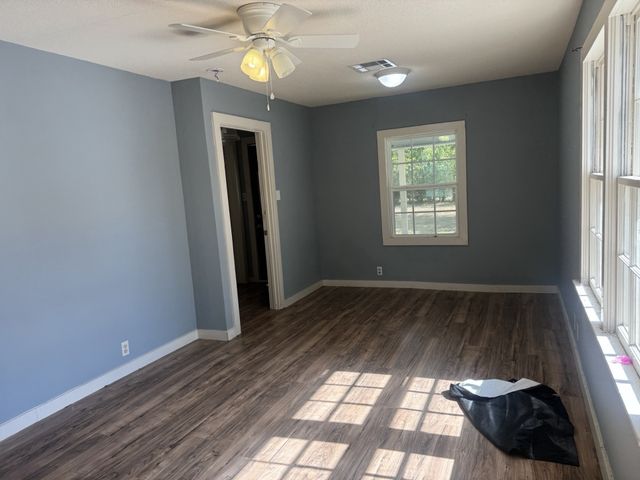507 Poindexter Avenue, Cleburne, TX 76033
