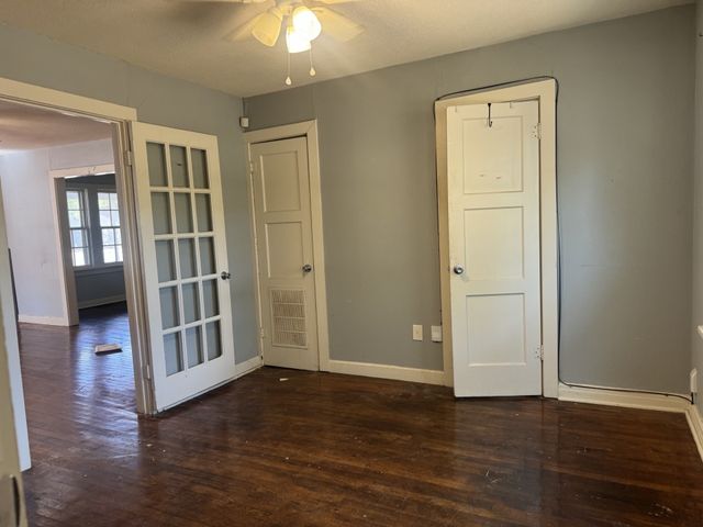 507 Poindexter Avenue, Cleburne, TX 76033