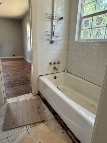 507 Poindexter Avenue, Cleburne, TX 76033