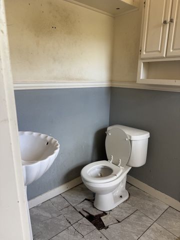 507 Poindexter Avenue, Cleburne, TX 76033