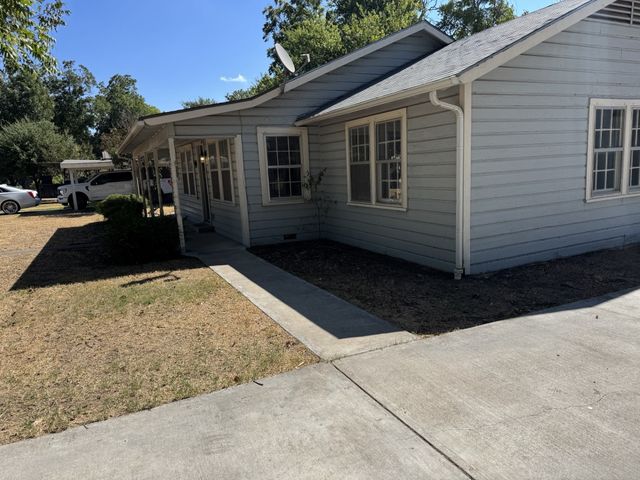 507 Poindexter Avenue, Cleburne, TX 76033