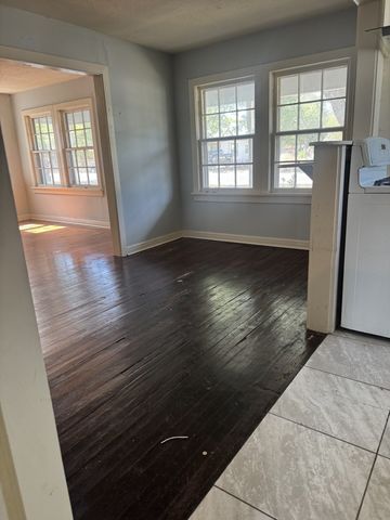 507 Poindexter Avenue, Cleburne, TX 76033