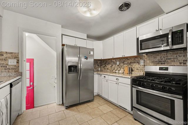 2090 Leblanc Street, Lincoln Park, MI 48146