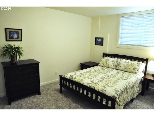 100 KERR Pkwy 30, Lake Oswego, OR 97035
